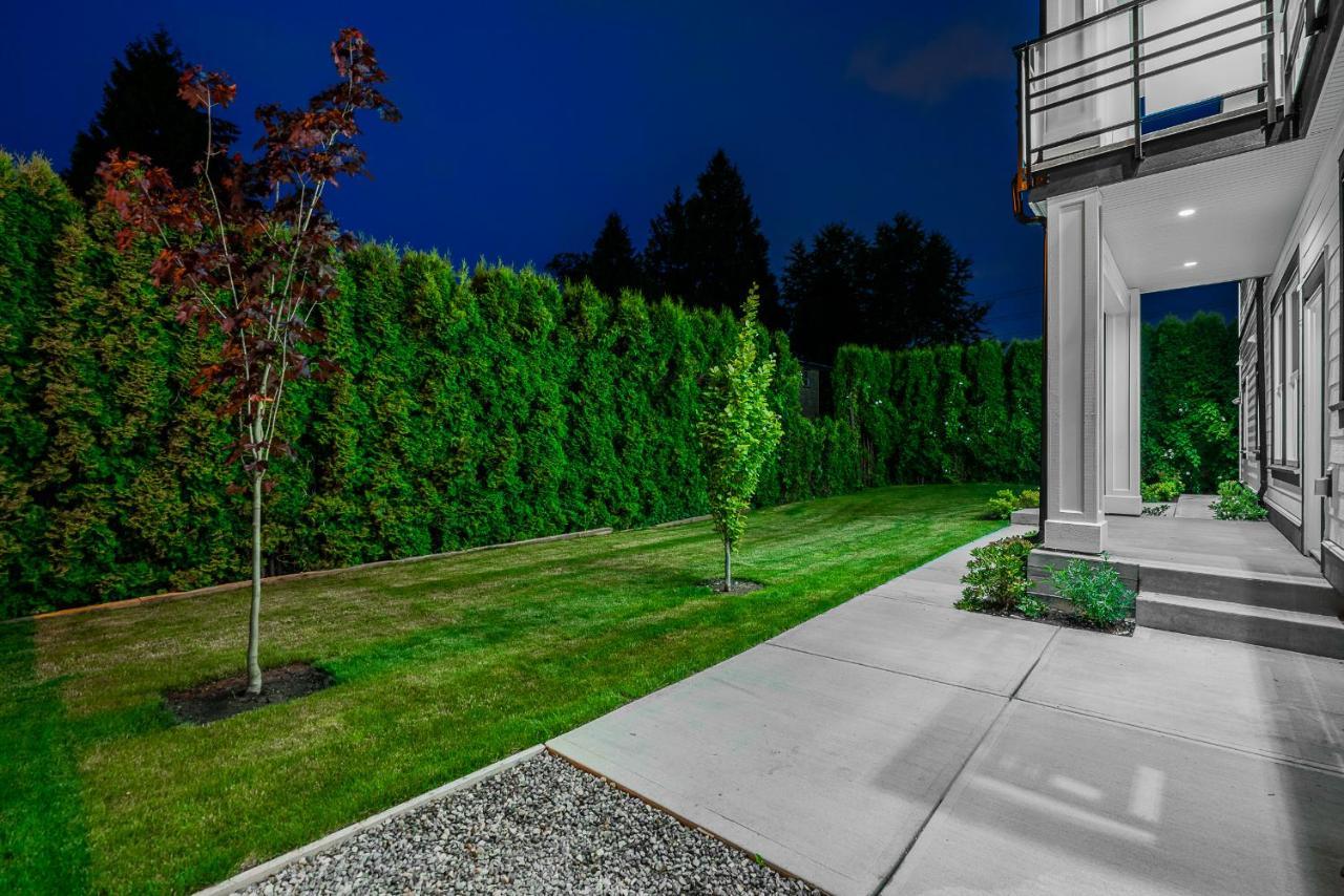 Sun Suite Surrey Bagian luar foto