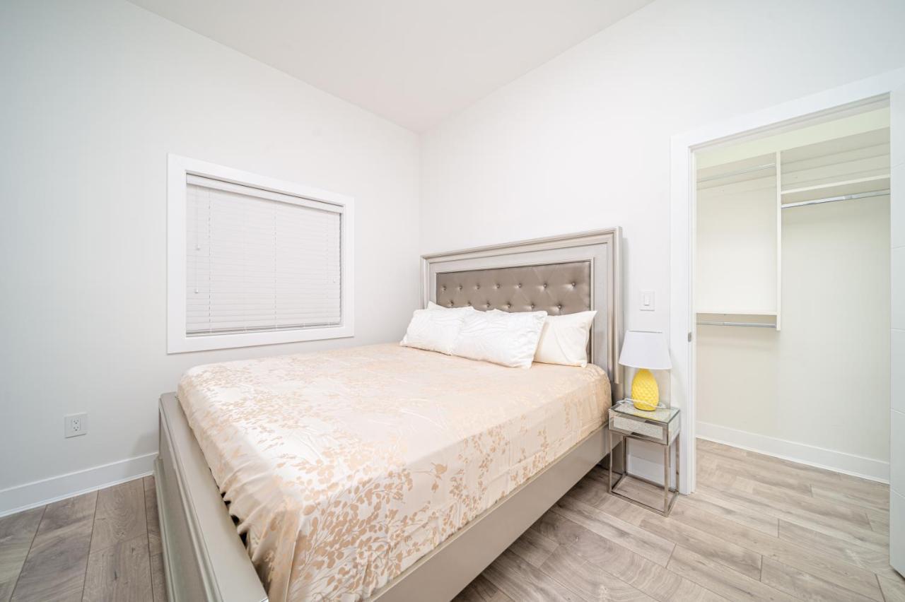 Sun Suite Surrey Bagian luar foto