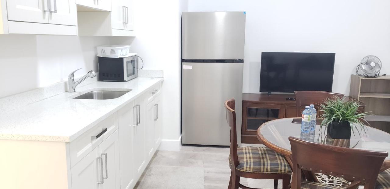 Sun Suite Surrey Bagian luar foto