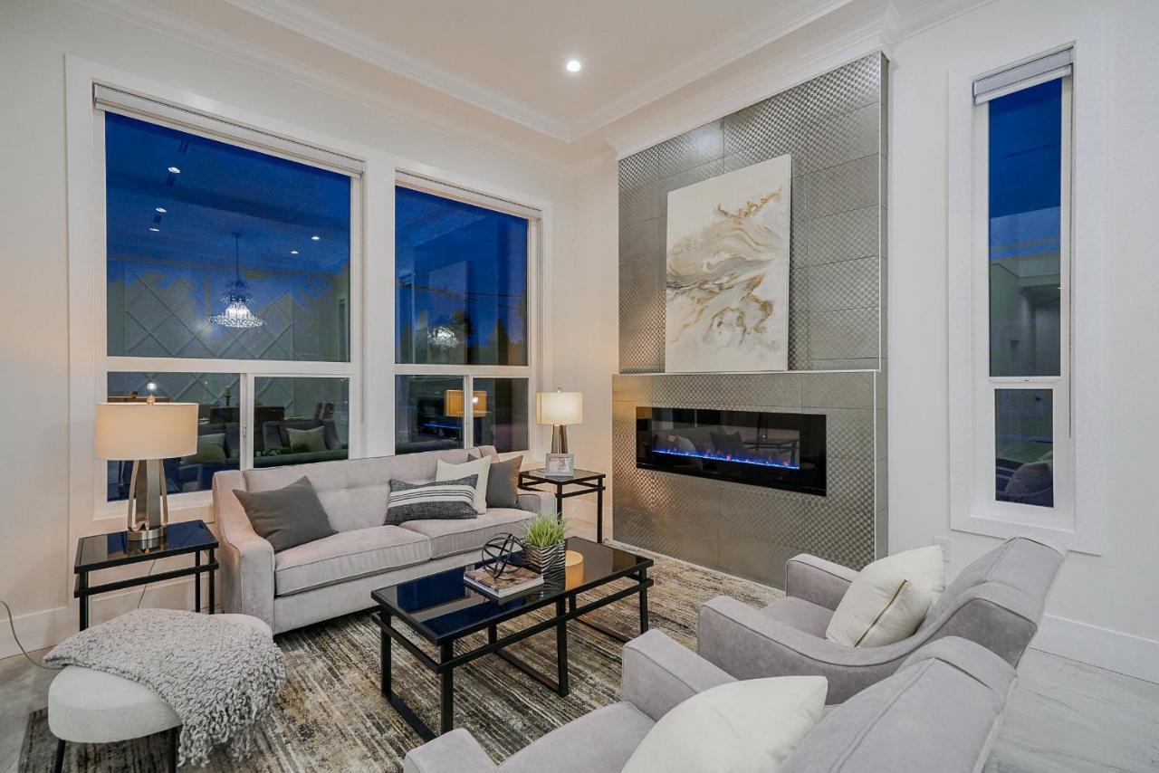 Sun Suite Surrey Bagian luar foto