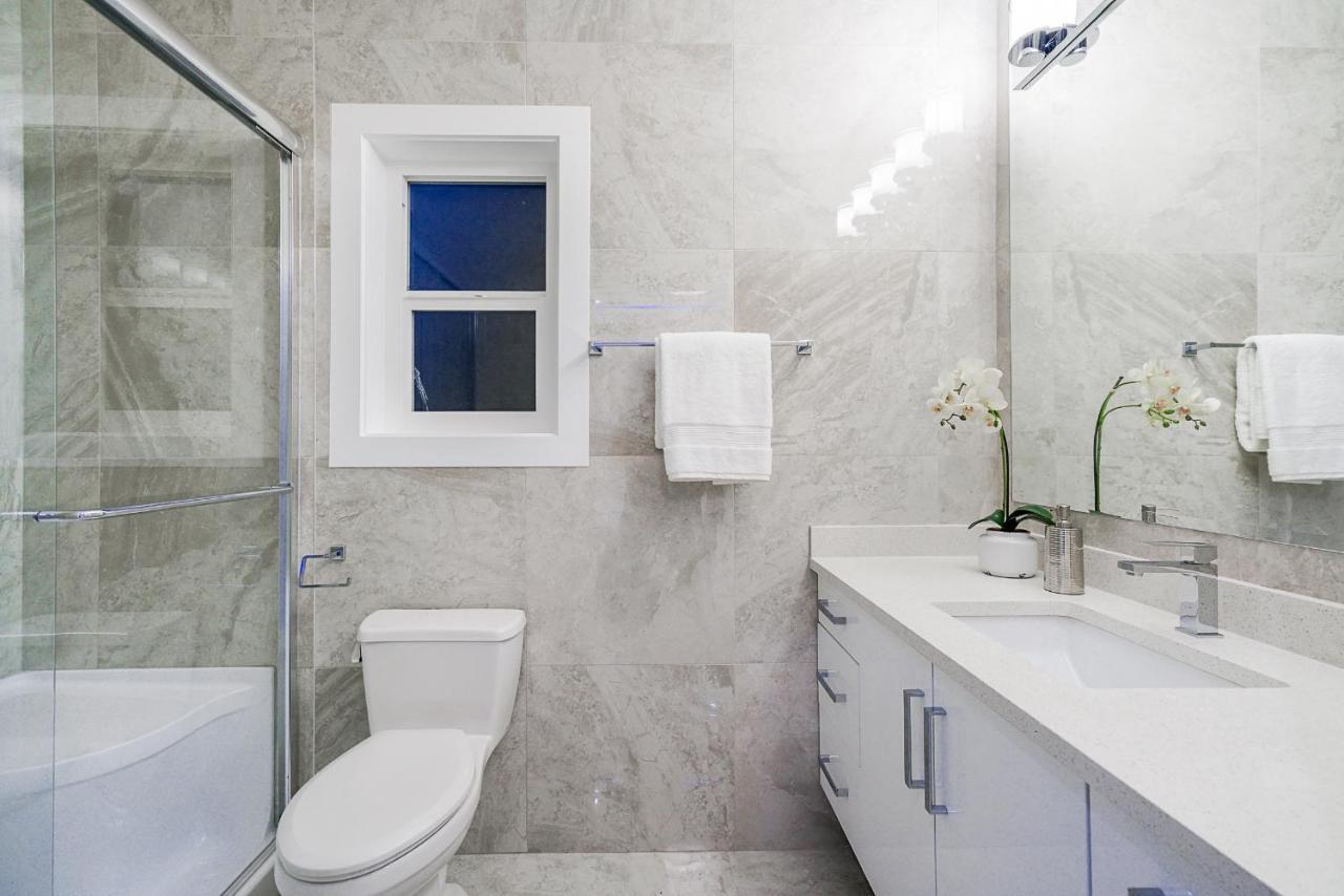 Sun Suite Surrey Bagian luar foto