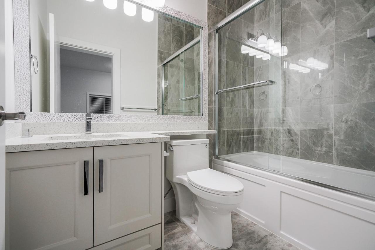 Sun Suite Surrey Bagian luar foto