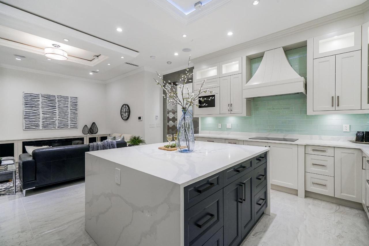 Sun Suite Surrey Bagian luar foto