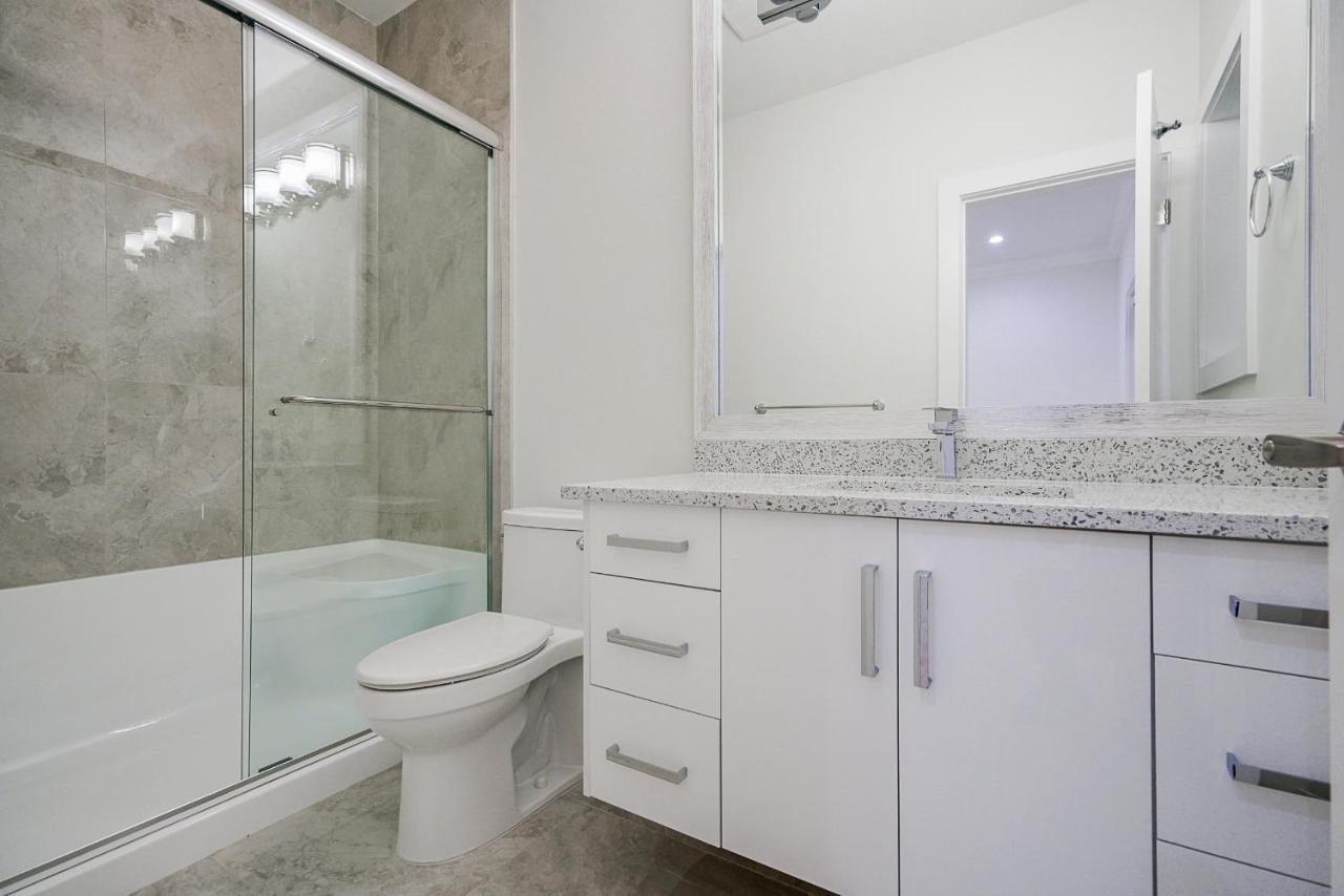 Sun Suite Surrey Bagian luar foto